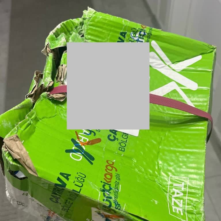 Yurtiçi Kargo Ek Ücretle Sağlam Paketlenen Kargonun Ezilmiş Kutuda Teslim Edilmesi