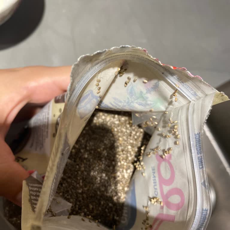 Aldığım Chia Tohumunda Örümcek Ağına Benzer Yapılar Ve Yapışma Sorunu