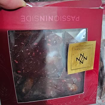 Kırık Ve Paketleri Yırtılmış Çikolatalar Teslim Edildi