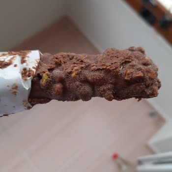 Taze Olması Gereken Çikolatada Beyaz Kabarcıklar: Ürün Güvenliği Endişesi