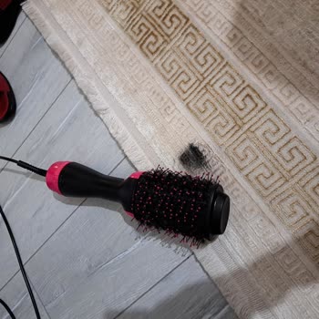 Trendyol Saç Maşası Patladı Halıda Yanık Oluştu Zarar Karşılanmıyor