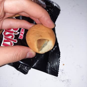 Aldığım Biskrem Bisküvi Küflü Ve Kırık Çıktı!