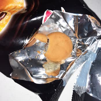 Aldığım Biskrem Bisküvi Küflü Ve Kırık Çıktı!