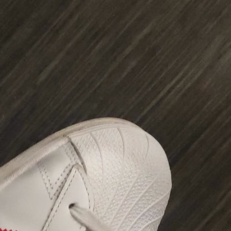 Az Kullanılan Adidas Ayakkabıda Dikiş Açılması Ve Garanti Reddi