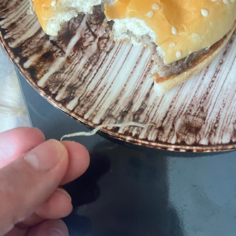 Çocuk Menüsünde Silikon Parçası: Sağlık Riski Ve Müşteri Hizmetlerine Ulaşılamadı