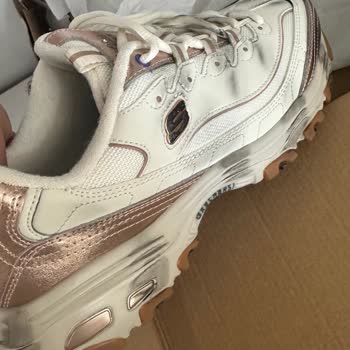 Yeni Alınan Ayakkabı Lekeli Çıktı!