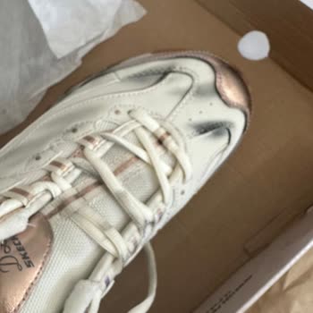 Yeni Alınan Ayakkabı Lekeli Çıktı!