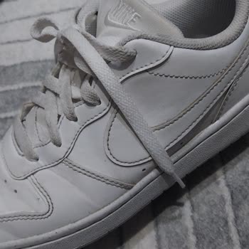 Satın Aldığım Nike Ayakkabıda Renk Solması Ve Koku Problemi, FLO'dan Geri Dönüş Alamadım