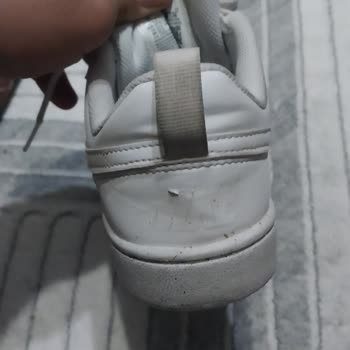 Satın Aldığım Nike Ayakkabıda Renk Solması Ve Koku Problemi, FLO'dan Geri Dönüş Alamadım