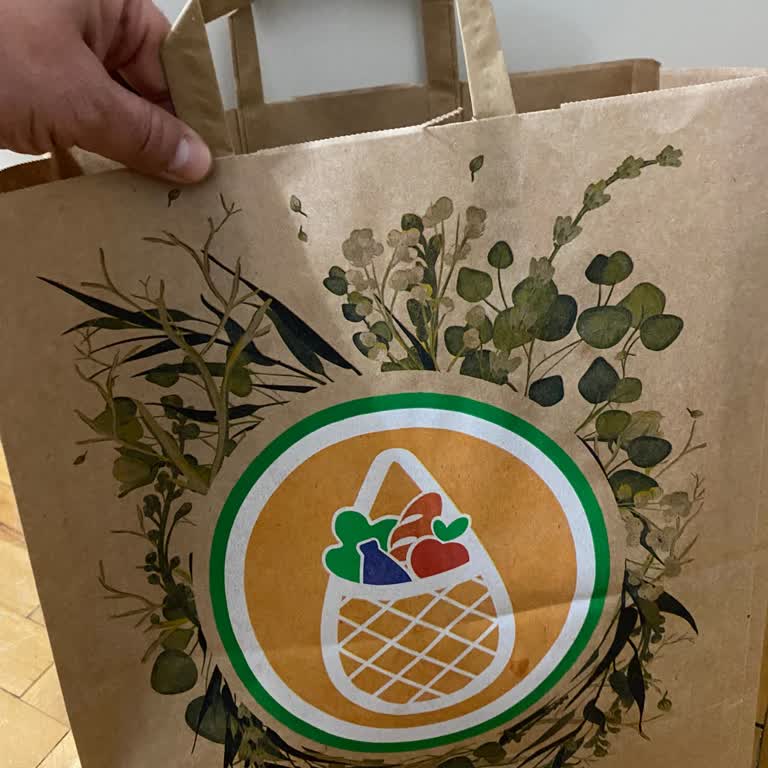 File Markette Zorunlu Naylon Poşet Yerine Pahalı Karton Poşet Satılıyor