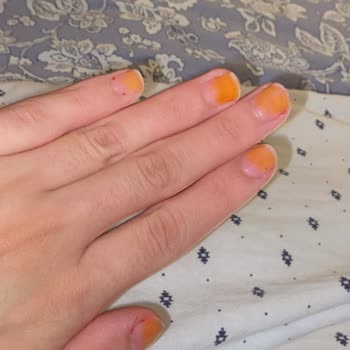 Flormar Red Flag Oje Tırnakta Kalıcı Kırmızı İz Bıraktı