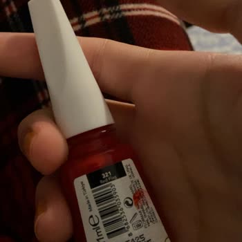 Flormar Red Flag Oje Tırnakta Kalıcı Kırmızı İz Bıraktı