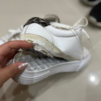 Dört Giyişte Parçalanan Ayakkabı Ve İlgisiz Müşteri Hizmetleri