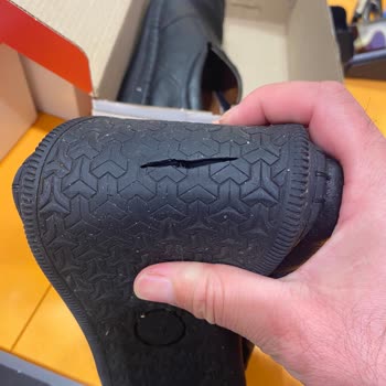 FLO Ayakkabı Kısa Sürede Tabanı Yırtılan Ayakkabımın Değişim Veya İadesi Reddedildi