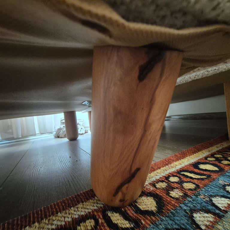 Vivense'den Alınan Koltuğun Ayakları Kısa Sürede Kırıldı, İade Talep Ediyorum