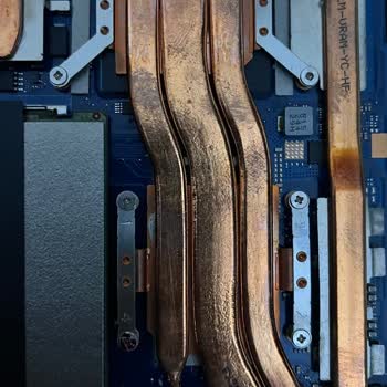 Servis Sonrası Laptop Vidalarında Hasar Şikayeti