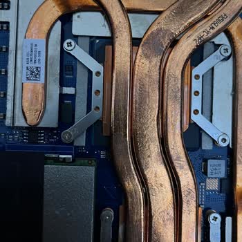 Servis Sonrası Laptop Vidalarında Hasar Şikayeti