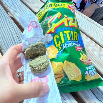 Ülker Çizi Çıtır Cipsin İçinden Top Şeklinde Baharat Çıkması