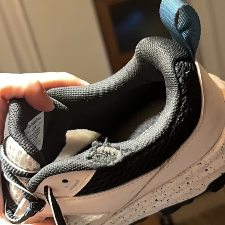 Ayakkabıda Kısa Sürede Kumaş Açılması Ve Çözüm Sunulmaması Mağdur Etti