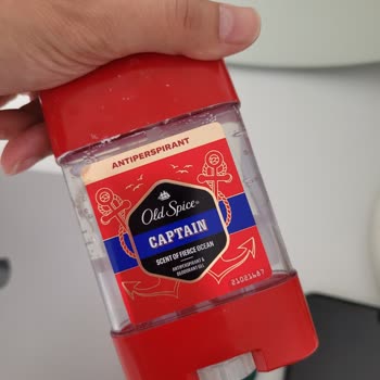 Old Spice Antitranspirante dejó manchas naranjas en mis camisetas