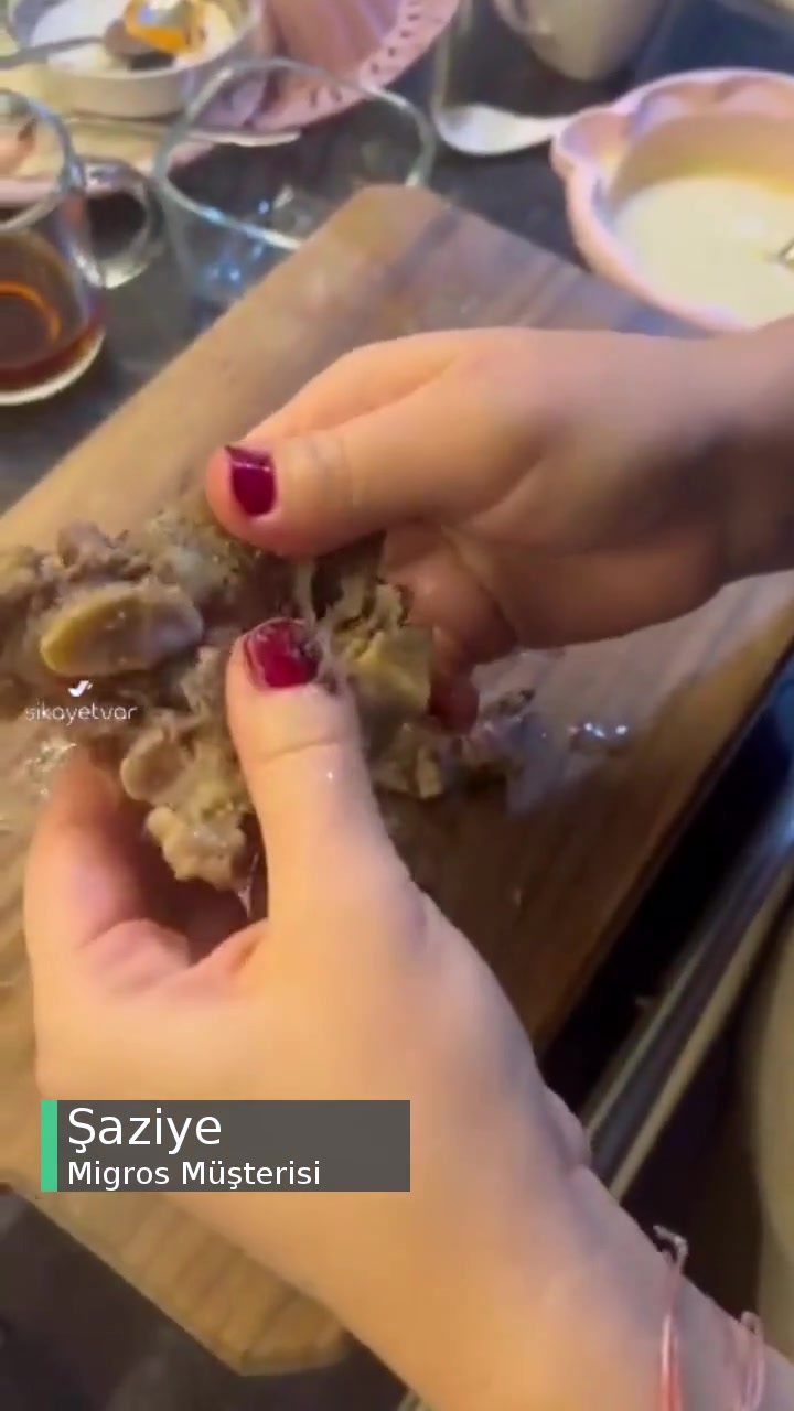 İzmir Forum Bornova Migros'un Lastik Eti Satması videonun kapak resmi