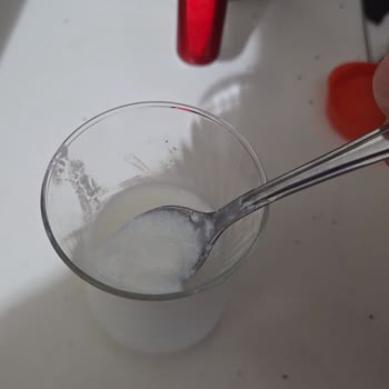 Ücretsiz Dağıtılan Süt Bozuk Çıktı, Sağlık Riski Oluştu