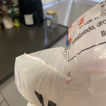 Migros'tan Satın Aldığım Poşetler Sürekli Delik Çıkıyor, Paramızın Karşılığını Alamıyoruz