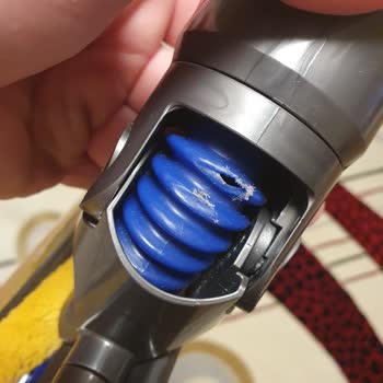 Dyson Gen 5 Süpürge Lazer Başlığı Hortumu Kısa Sürede Yırtıldı, Garanti Kapsamında Destek Bekliyorum