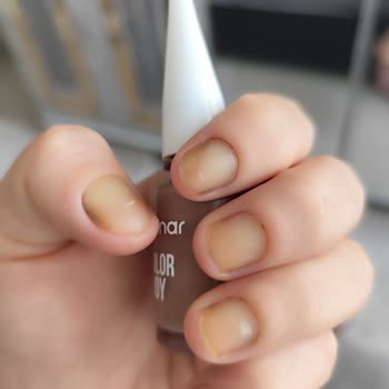 Flormar Oje Sonrası Tırnaklarda Geçmeyen Turuncu Lekeler Oluştu