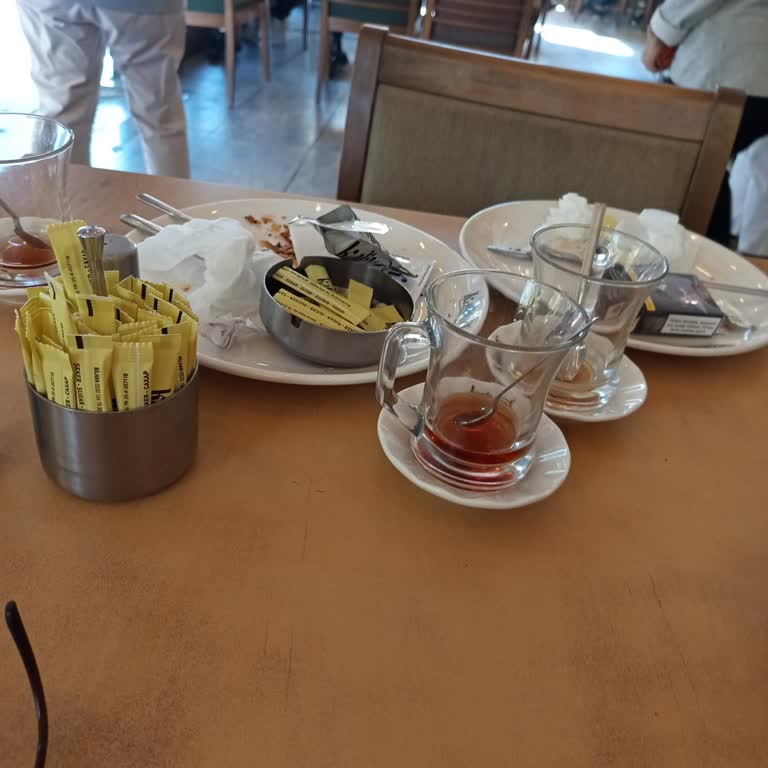 Kuşadası Kaliteci'de Yetersiz Hizmet Ve Saygısız Personel Deneyimi