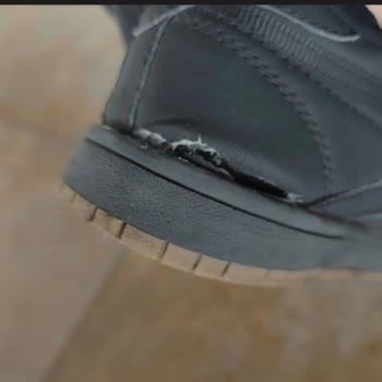 Kısa Sürede Hasar Gören Ayakkabı Ve İlgisiz Müşteri Hizmetleri