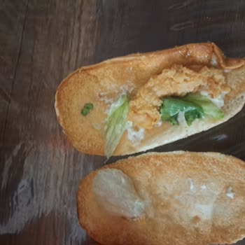 Sandviçte Az Tavuk Ve Yanmış Patates Hayal Kırıklığı