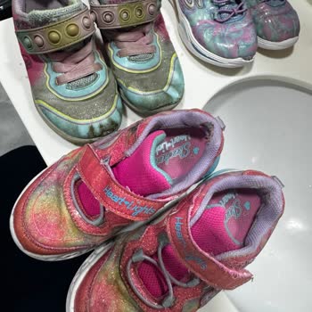 Skechers Çocuk Ayakkabılarında Kısa Sürede Deformasyon Ve Yıpranma