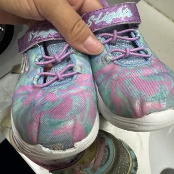 Skechers Çocuk Ayakkabılarında Kısa Sürede Deformasyon Ve Yıpranma