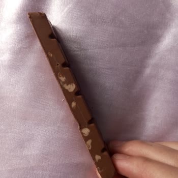 Aldığım Çikolatada Küf Benzeri Noktalar Ve İade Reddiyle Karşılaştım