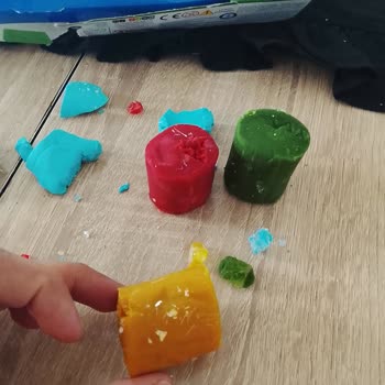 Oyun Hamurunda Cam Parçaları Çocuk Sağlığını Tehdit Ediyor