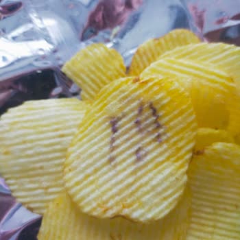 Cips Paketinden Mürekkep Benzeri Yazılı Parça Çıktı, Sağlığımız Tehlikede