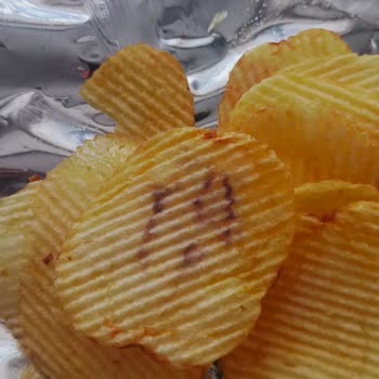 Cips Paketinden Mürekkep Benzeri Yazılı Parça Çıktı, Sağlığımız Tehlikede