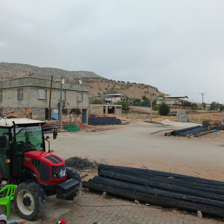 İnşaat Araçlarının Tehlikesi Ve Toz Nedeniyle Mahallede Yaşam Zorlaşıyor