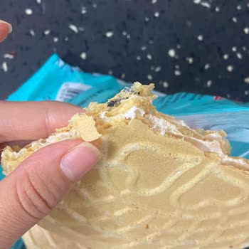 Aldığım Kağıt Helvada Böcek Benzeri Yabancı Cisim Çıktı