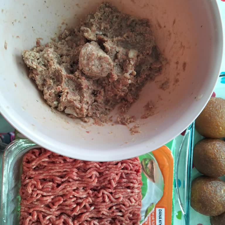 Son Kullanma Tarihi Geçmemiş Kıymadan Bozulma Kokusu Ve İade Sorunu