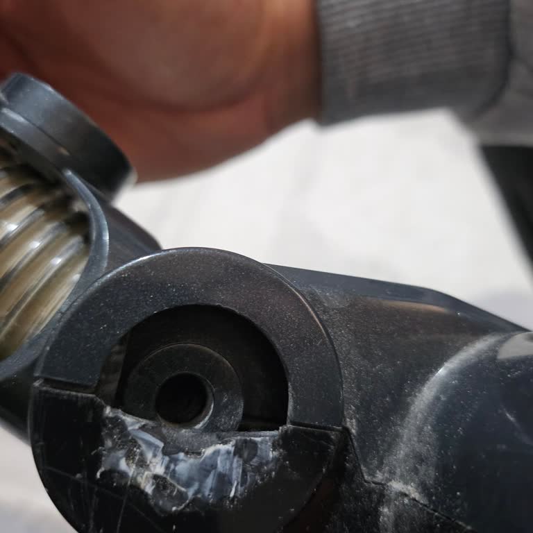 Onvo Dik Süpürge Tekerlekleri Aynı Anda Kırıldı Yedek Parça Bulunamıyor