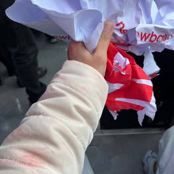 Yağmurlu Havada Poşetler Dağıldı, Montum Lekelendi