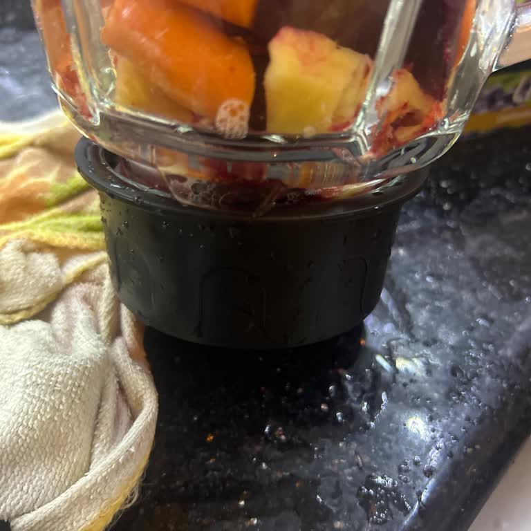 Karaca Blender Sürahisi Her Kullanımda Sıvı Akıtıyor