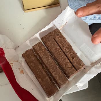 Aldığım Çikolataların Küflü Çıkması Sağlığımı Riske Attı