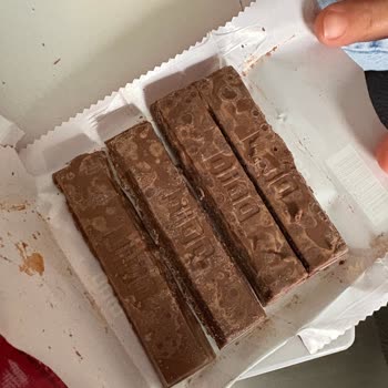 Aldığım Çikolataların Küflü Çıkması Sağlığımı Riske Attı