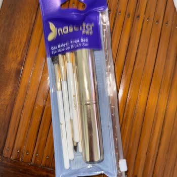 Gratis Mağazada Zımbalı Ambalaj Nedeniyle Yaralanma