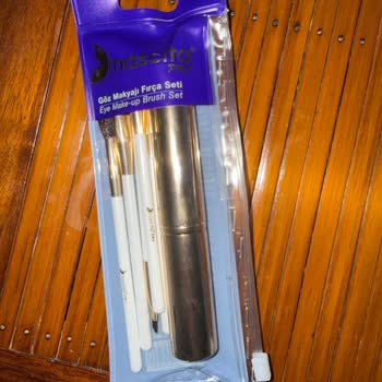 Gratis Mağazada Zımbalı Ambalaj Nedeniyle Yaralanma