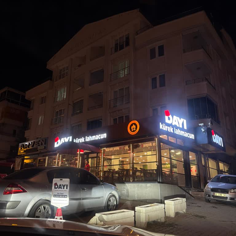 Boş Restoranda Personel İlgisizliği Ve Uzun Bekleme