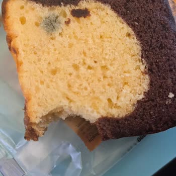 Taze Olması Gereken Kek Küflü Çıktı, İletişim Sorunu Yaşadım